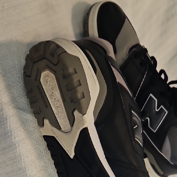 New Balance Black and Gray Classic Sneakers - Picture 4 of 6